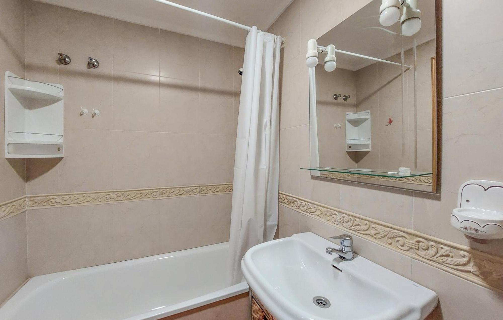 Apartment 2 Bedroom Stunning In *