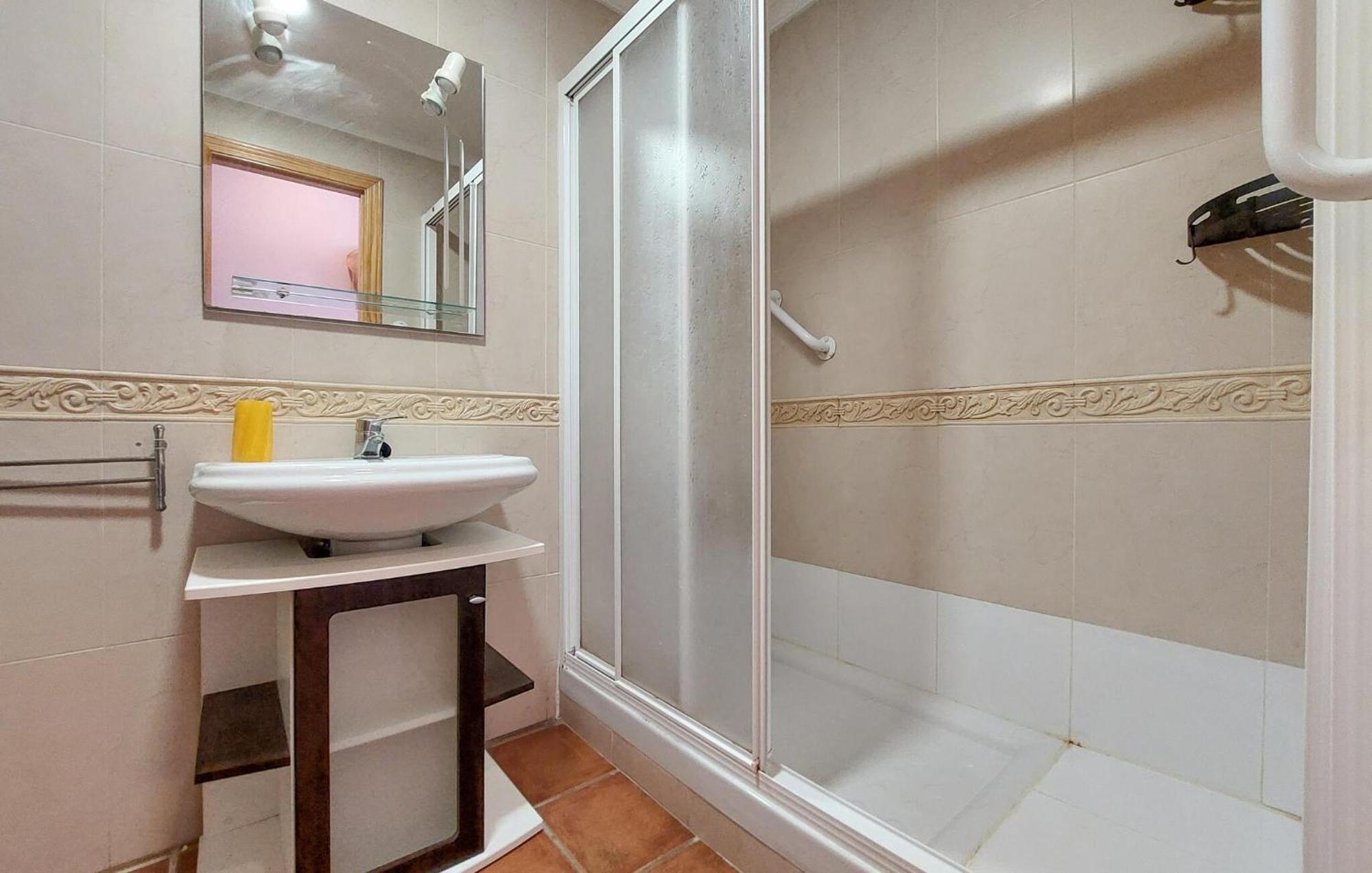 2 Bedroom Stunning In *