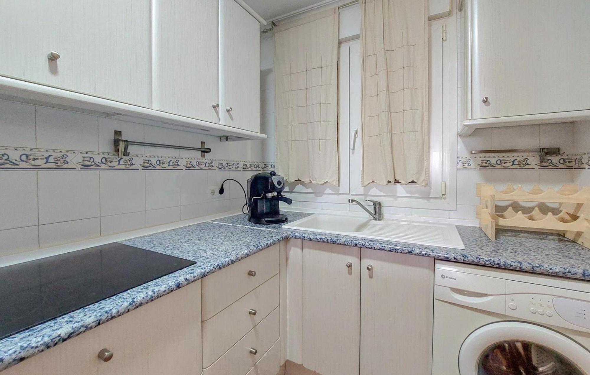 Apartment 2 Bedroom Stunning In *
