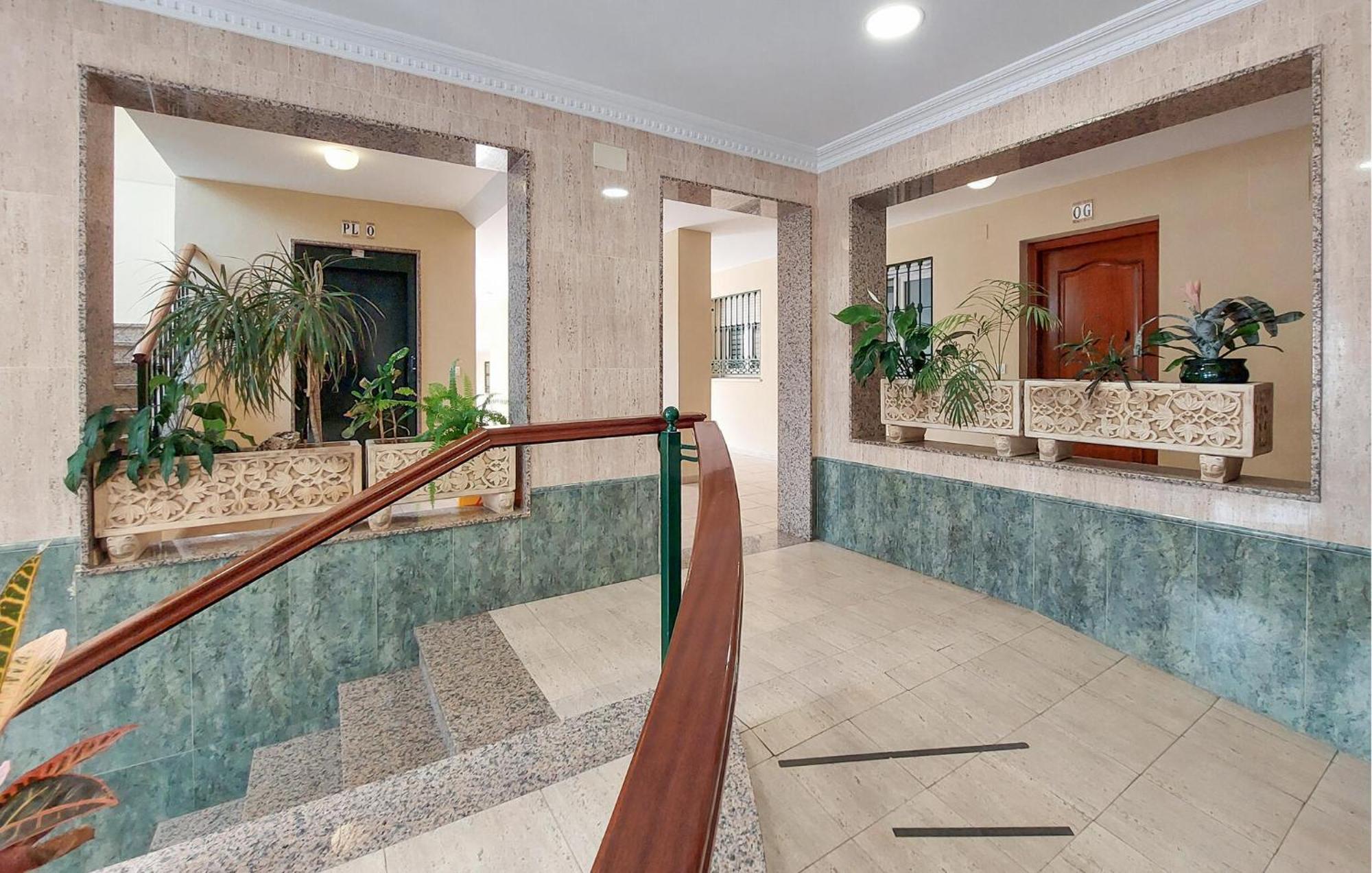 Apartment 2 Bedroom Stunning In *