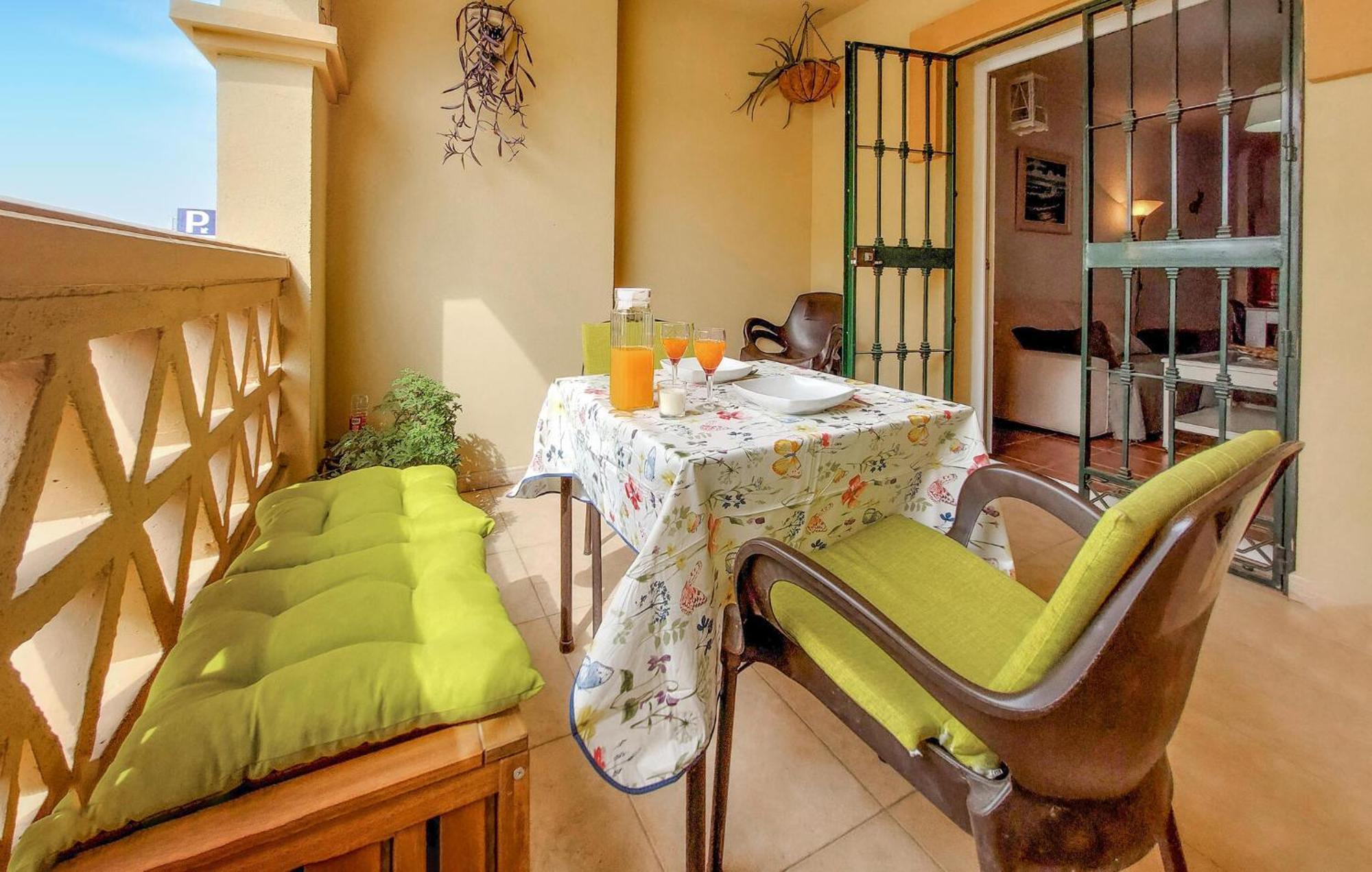 2 Bedroom Stunning In *