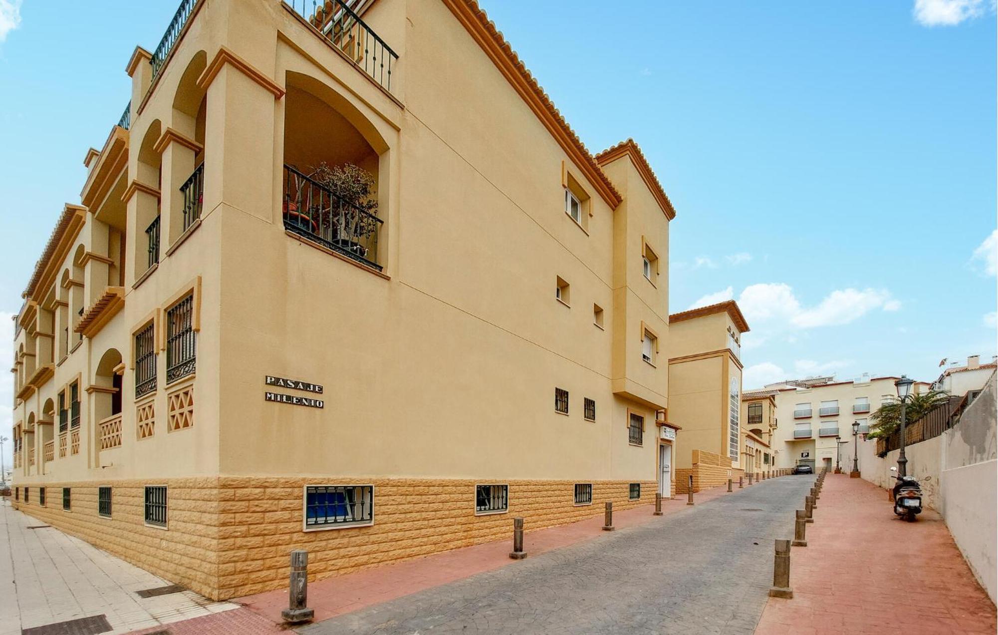 2 Bedroom Stunning In *